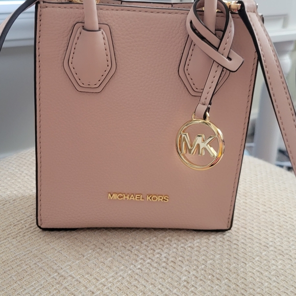 Michael Kors Handbags - Michael Kors crossbody